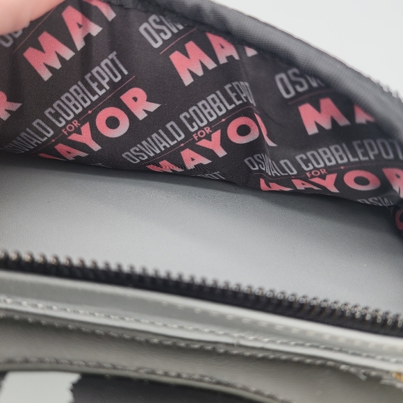 NWT Loungefly Batman Returns Penguin Mini Backpack - Picture 8 of 8